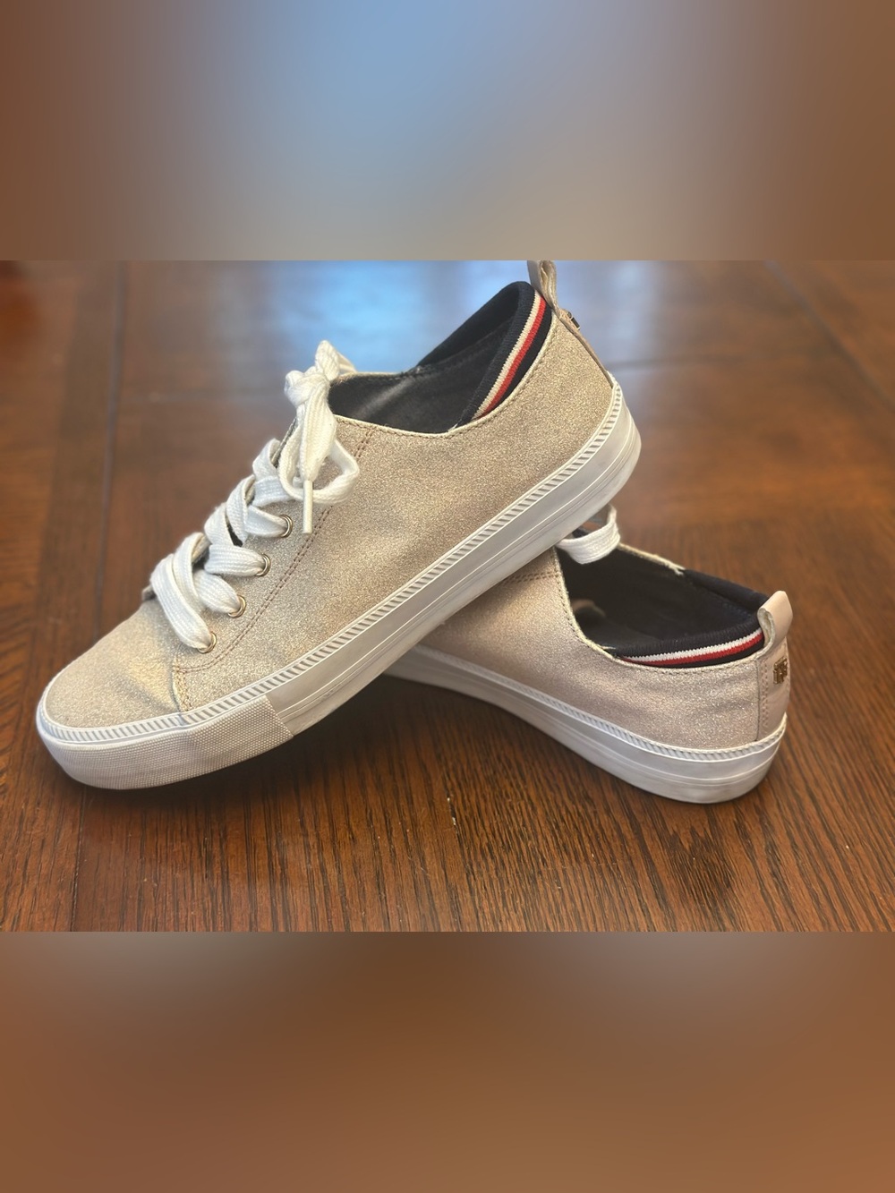 Tommy Hilfiger Metallic Cream Low-Top Sneakers with Signature Trim